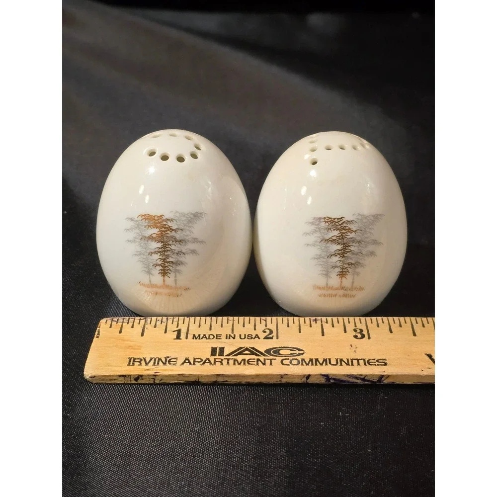 Fukagawa Arita Pattern 901 Porcelain Egg Salt Pepper Shakers Gold White Set of 2